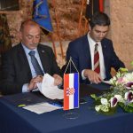 FOTO Ministar Medved i Franković potpisali sporazum o izgradnji 108 stanova za branitelje 6 medved branitelji stanovi sporazum frankovic 090717 6