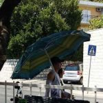 HVALI SUNCE, DRŽ' SE HLADA U šetnji sa suncobranom po Vojnoviću! 1 suncobran setnja vojnovic 1