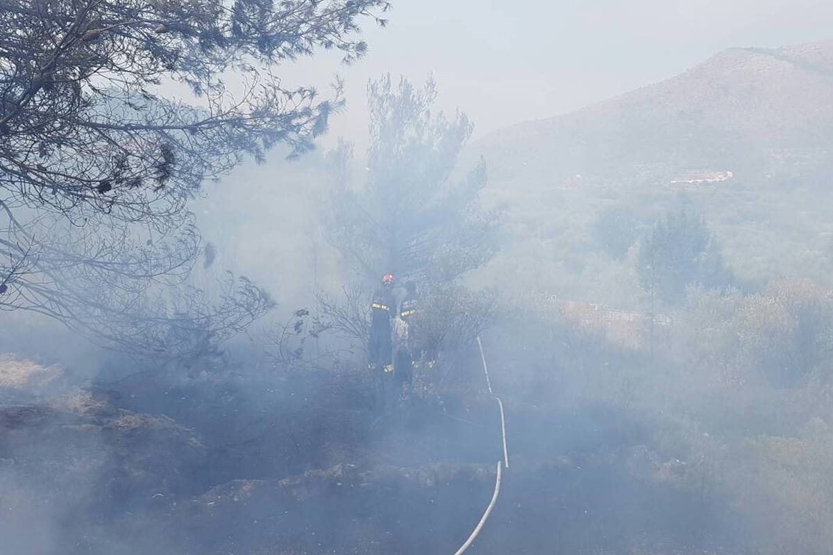 Požar između Orašca i Gromače ugašen nakon brze intervencije vatrogasaca