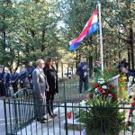 Položeni vijenci i zapaljene svijeće na spomen obilježju na Bosanci 8 091117 vijenci bosanka 16