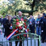 Položeni vijenci i zapaljene svijeće na spomen obilježju na Bosanci 4 091117 vijenci bosanka 8