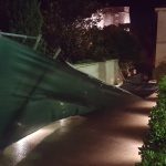 hilton u mraku ograda
