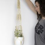 01 DIY macrame plant hanger 01
