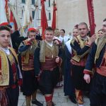 Barjaktari pred Katedralom 34