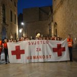 crveni kriz svjetlo za humanost09