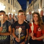 crveni kriz svjetlo za humanost11
