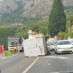 ZASTOJ U ŽUPI Kombi se prevrnuo u Platu, sudar vozila i motocikla u Kuparima 4 Plat Kombi 1