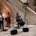 FOTOGALERIJA Maja Grgić i Bow vs Plectrum jazzom začarali Knežev dvor 6 maja grgic pozno ljeto06