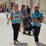 FOTOGALERIJA/POPODNE STRADUNOM Sunčano, ugodne temperature i uvijek popularne gužve 47 Guzva Stradun 24.4.2019 111