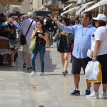 FOTOGALERIJA/POPODNE STRADUNOM Sunčano, ugodne temperature i uvijek popularne gužve 49 Guzva Stradun 24.4.2019 113