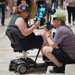 FOTOGALERIJA/POPODNE STRADUNOM Sunčano, ugodne temperature i uvijek popularne gužve 14 Guzva Stradun 24.4.2019 30