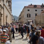 FOTOGALERIJA/POPODNE STRADUNOM Sunčano, ugodne temperature i uvijek popularne gužve 39 Guzva Stradun 24.4.2019 77