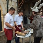 FOTO/JEDNA SASVIM NEOBIČNA ŠETNJA Dramska đirata upotpunila je Noć knjige 32 Noc knjige setnja 100