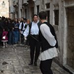 FOTO/JEDNA SASVIM NEOBIČNA ŠETNJA Dramska đirata upotpunila je Noć knjige 49 Noc knjige setnja 150