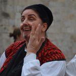 FOTO/JEDNA SASVIM NEOBIČNA ŠETNJA Dramska đirata upotpunila je Noć knjige 58 Noc knjige setnja 177