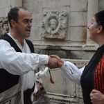 FOTO/JEDNA SASVIM NEOBIČNA ŠETNJA Dramska đirata upotpunila je Noć knjige 59 Noc knjige setnja 180
