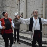 FOTO/JEDNA SASVIM NEOBIČNA ŠETNJA Dramska đirata upotpunila je Noć knjige 61 Noc knjige setnja 182
