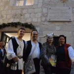 FOTO/JEDNA SASVIM NEOBIČNA ŠETNJA Dramska đirata upotpunila je Noć knjige 71 Noc knjige setnja 208