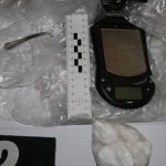 ČETVORICA OSUMNJIČENA U stanu pronađen kokain, oružje, novac... 1 2policija