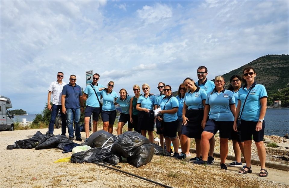 Gulliverovi volonteri čistili plažu za pse, skupili 15 kilograma otpada