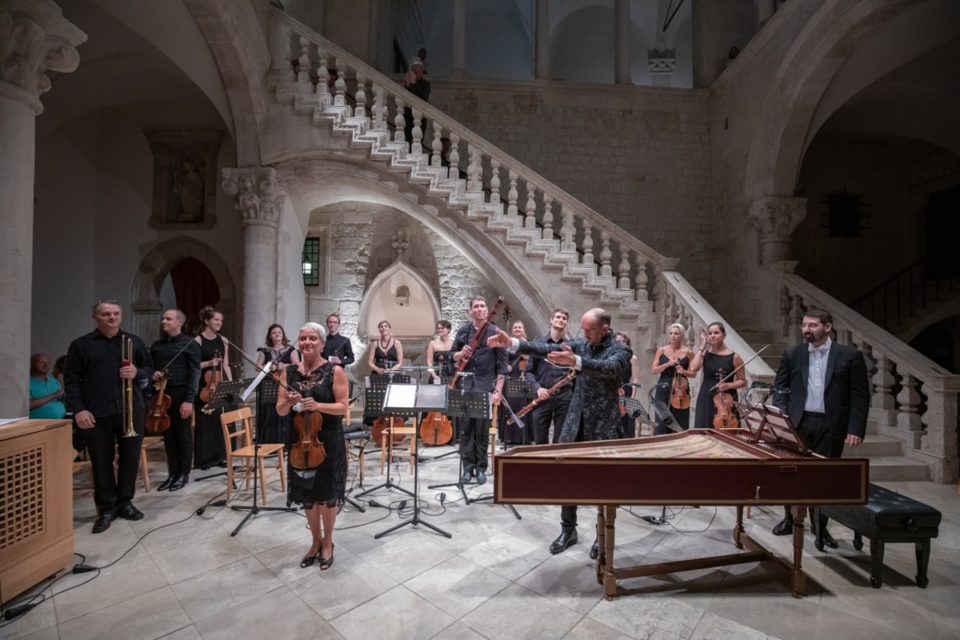 Hrvatski barokni ansambl priredio vrhunsku glazbenu večer u Dvoru