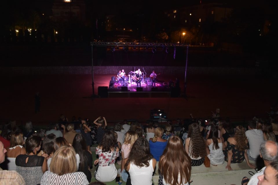 DALMATINO Popularni bend zabavljao Dubrovčane u Uvali Lapad