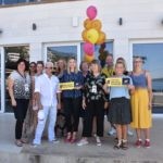 Womans Bank Walk Druzenje Uvala 5