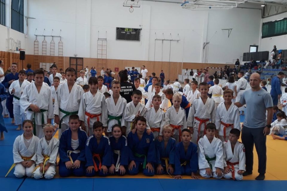 SEDAM MEDALJA NA KUPU MAKARSKE Izvrstan vikend za judaše i judoke Župe dubrovačke