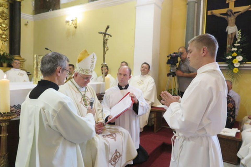 MLADA MISA U NEDJELJU Don Robert Karačić zaređen za svećenika