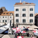 spica turisti placa pucic gunduliceva01