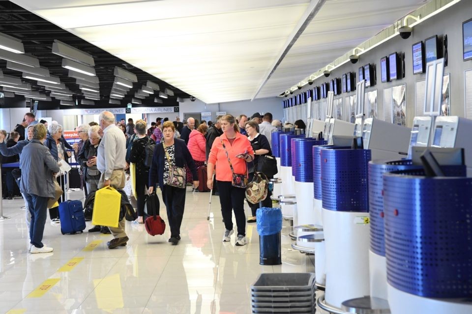 U DVA DANA DVA KVARA U Zračnoj luci 'pala' vatrogasna zavjesa, putnici nisu mogli do prtljage