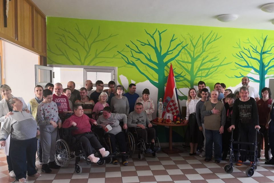 Molitvom i slikanjem vodotornja u Josipovcu obilježen Dan sjećanja na žrtvu Vukovara
