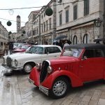 OLDTIMERI NA STRADUNU Najveću pažnju privukao crni Ford Ranchero 2 oldtimeri 2