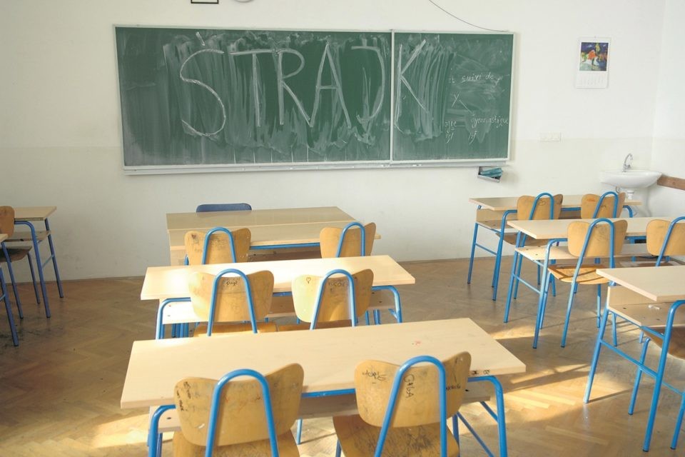 POSTIGNUT KOMPROMIS Štrajk je zaustavljen, nastava od utorka kreće u školama