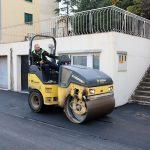 POSTAVLJA SE I ZAŠTITNA OGRADA Završeno asfaltiranje Ulice kneza Branimira 1 asfalt knez branimir 1