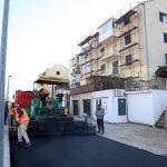 POSTAVLJA SE I ZAŠTITNA OGRADA Završeno asfaltiranje Ulice kneza Branimira 6 asfalt knez branimir 6