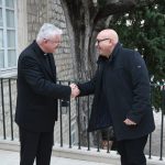 U Klarisi upriličen tradicionalni biskupov božićni tratamenat 12 biskup domjenak041