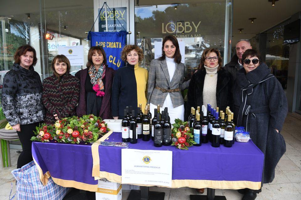 UČINITE DOBRO DJELO Tradicionalna humanitarna prodaja vina Lions Cluba Sveti Vlaho