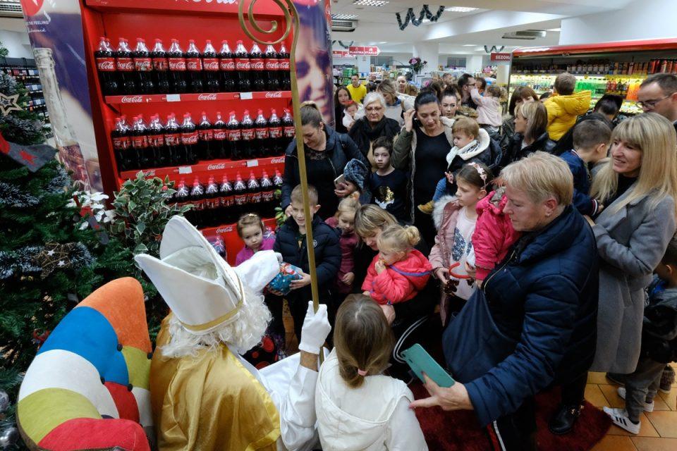Pemo i Sveti Nikola razveselili poklonima mališane