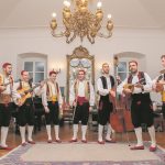 VICKO DRAGOJEVIĆ Tko na nagradama gradi budućnost, taj je neće ugledati 1 klapa kase bozicni koncert