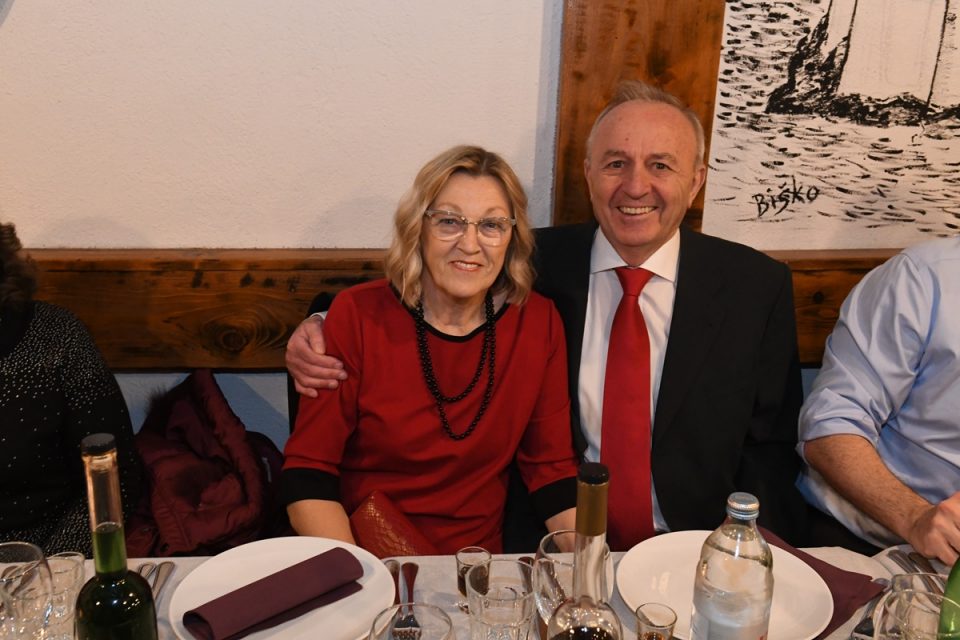 POLA STOLJEĆA LJUBAVI Sonja i Tomo Vujnović proslavili Zlatni pir!