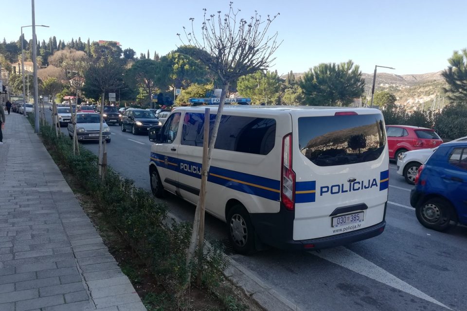 batala policija ilustracija