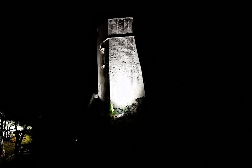 lovrijenac svjetlo noc