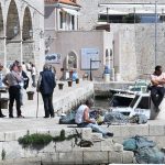 JESMO LI SE OPUSTILI? 'Modni detalj' na Stradunu kava za van 4 corona to go004