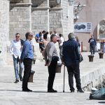 JESMO LI SE OPUSTILI? 'Modni detalj' na Stradunu kava za van 5 corona to go005