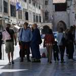 JESMO LI SE OPUSTILI? 'Modni detalj' na Stradunu kava za van 10 corona to go010