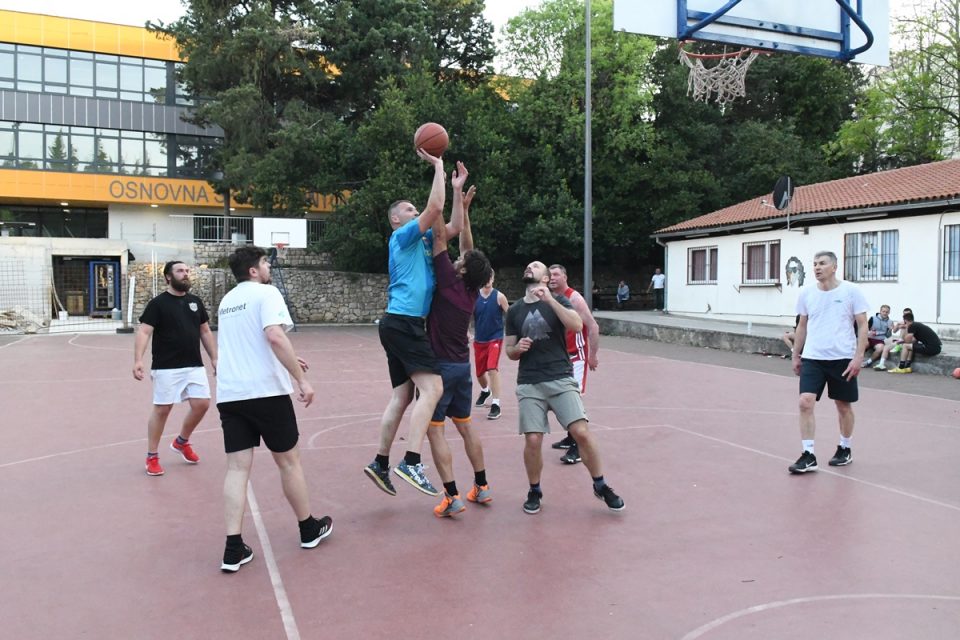 'JEDVA SMO DOČEKALI' Ekipa na igralištu u Čokolinu ponovno zaigrala basket