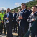 PLENKOVIĆ OBIŠAO GRADILIŠTE Zbog 'korone', rokovi za Pelješki most mogli bi biti pomaknuti 5 Pelješki most