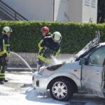 vatrogasci zapaljen auto 21