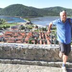 Peter Gavez na stonskim zidinama